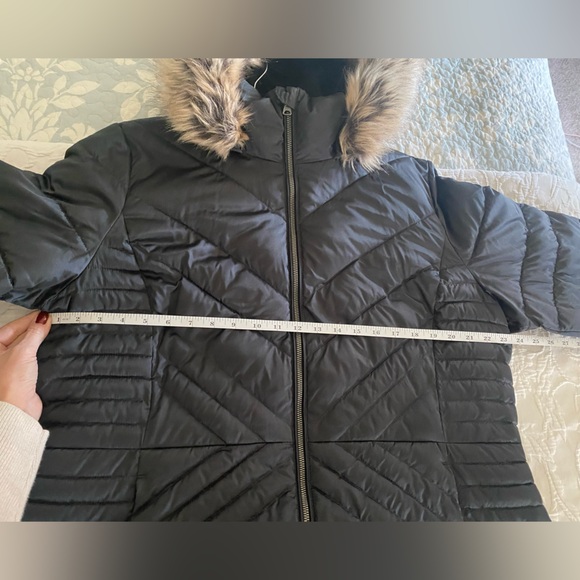 Lands' End Women's Black Puffer Coat with Fur Trim - Picture 6 of 6